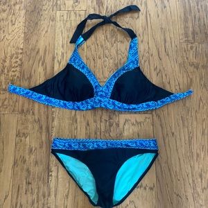Athleta 36D/DD bikini top w/ sz medium bottom EUC